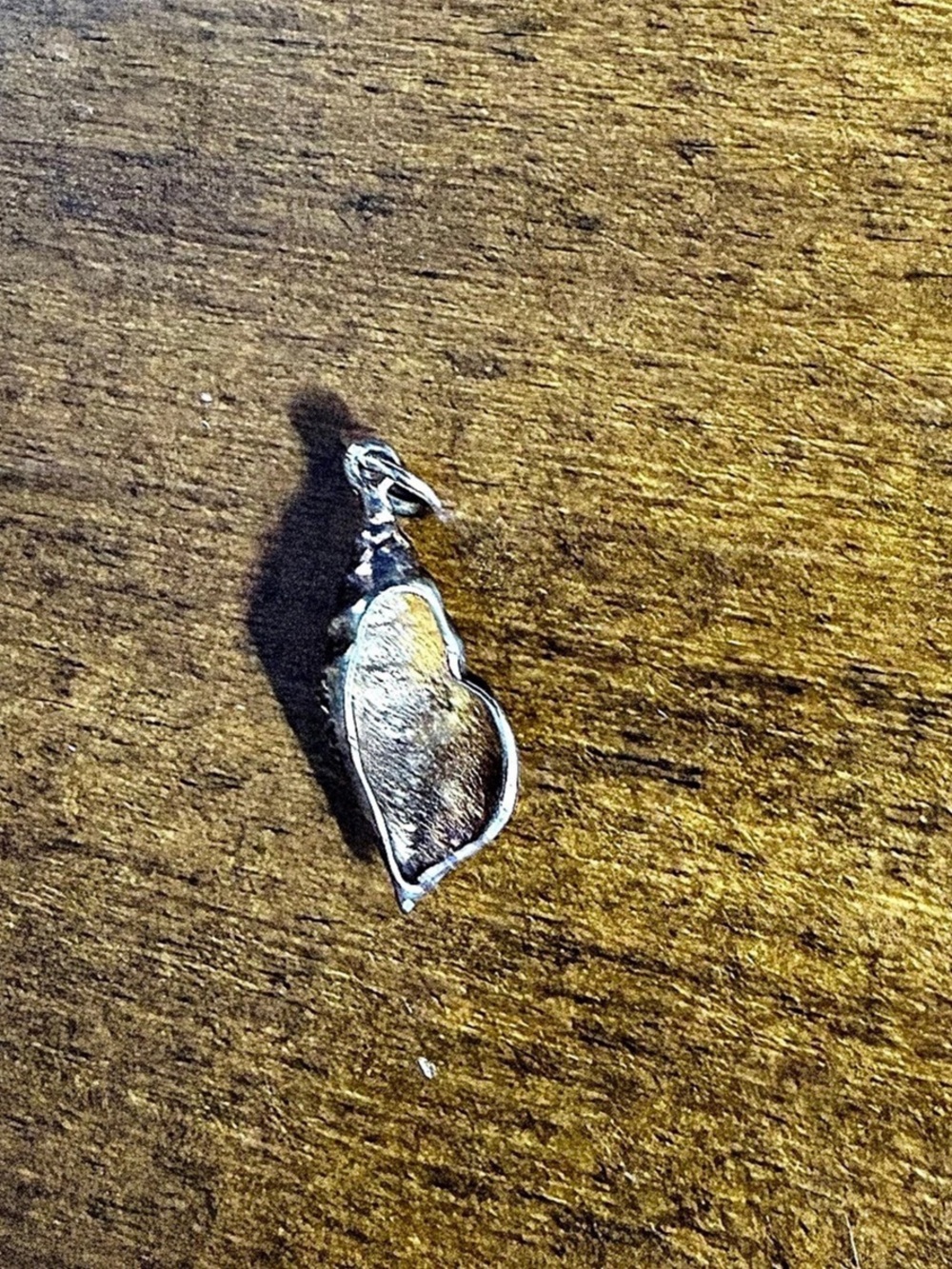 Sarah Coventry Textured Shell Pendant - Picture 4 of 4